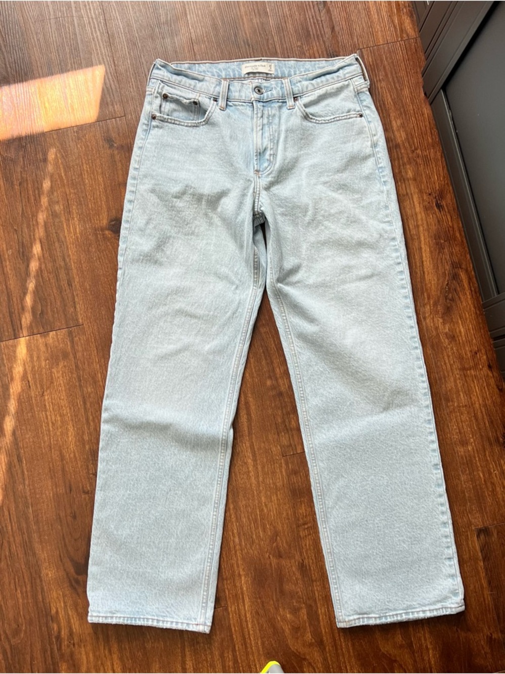 Abercrombie & Fitch Light Wash The Baggy Low Rise Jeans